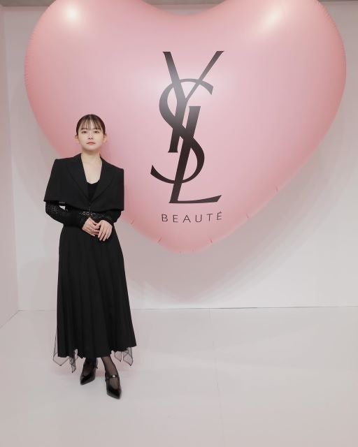 山田杏奈 YSLのポップアップイベントに参加「綺麗さに磨きかかってる。」