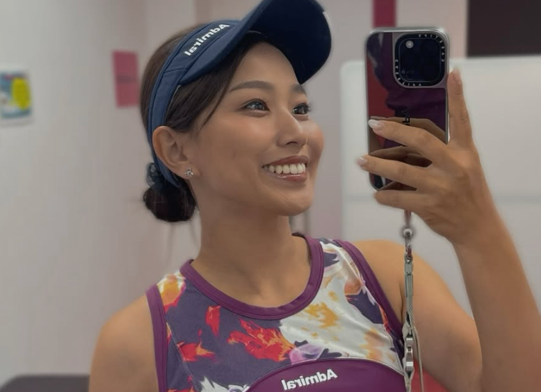 爽やか笑顔！元プロテニス選手・宇野真彩、華やかウェアで魅せる最新ショット