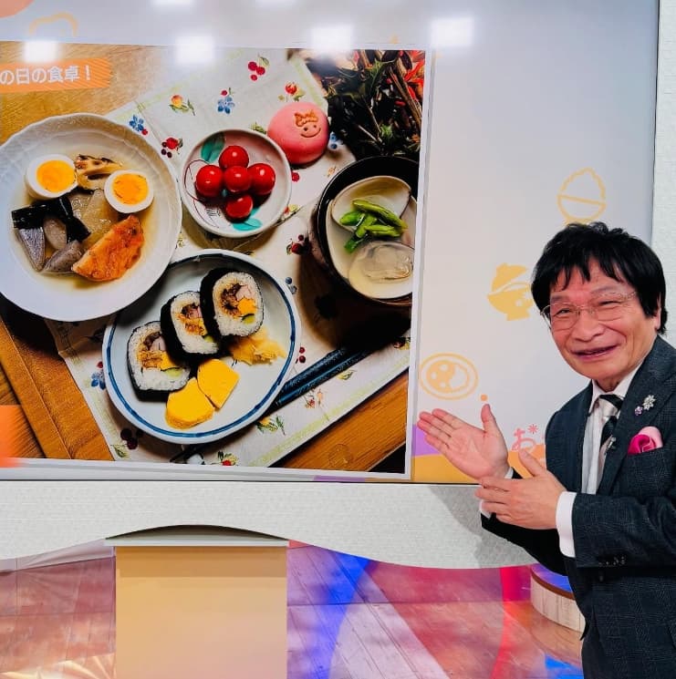 「なんてお上品！」尾木ママの恵方巻き事件にファン爆笑！妻が小さく切った結果…？