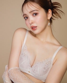 超人気モデル ランジェリー姿にファン悶絶 大人っぽショットに「美しい綺麗です、、」の声