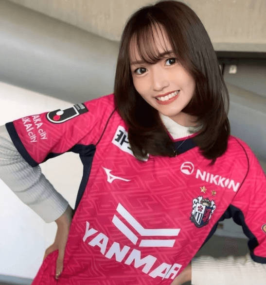 「可愛ぇーなー！」サッカー美女子・ななこ、”ガーリーピンク”のユニフォーム姿が可愛すぎと話題に「美。」