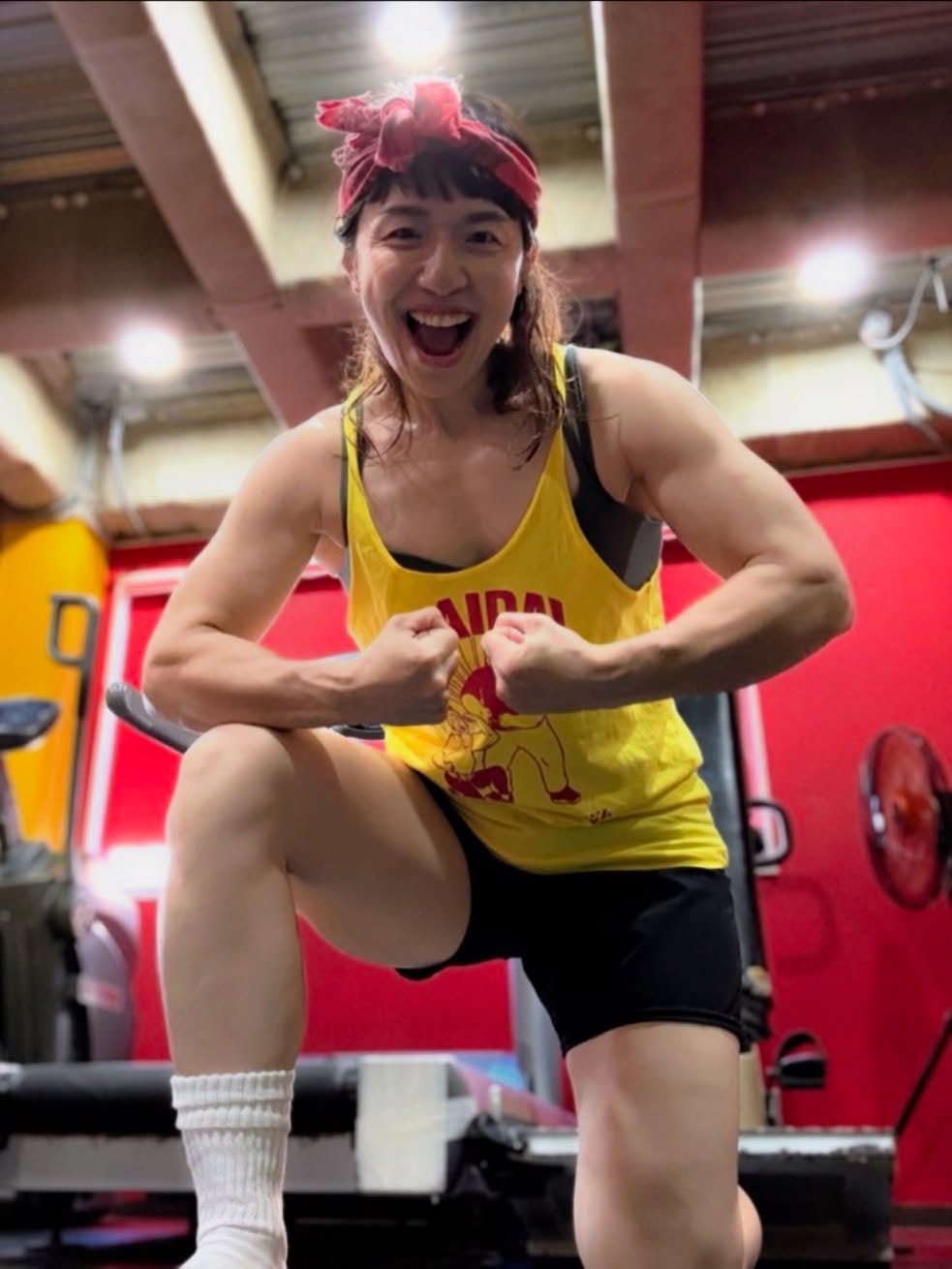 月曜の憂鬱も吹き飛ぶ！？浜口京子、"ムキムキマッスルポーズ"で「気合だー！」