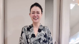 「恐竜スリッパで楽屋が大騒ぎ!?」國生さゆりのはしゃぎっぷりにファンも爆笑