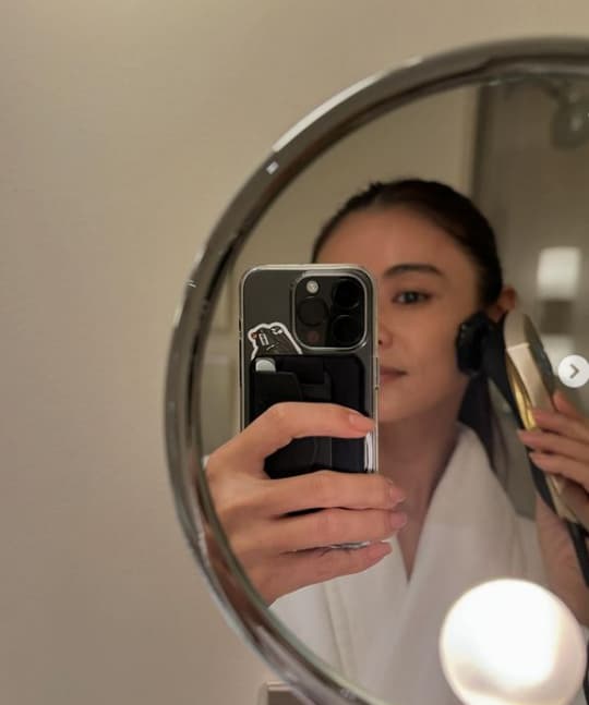 滝沢眞規子　旅先でも美肌キープ！ゼウス3が手放せない理由とは？