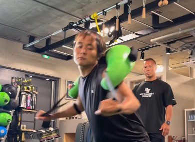 サーフィン界の肉体改造がスゴすぎる！田中大貴、“空中トレ”で魅せた驚異のジャンプ力とは？