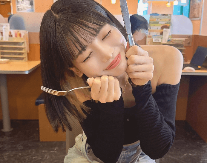 「サイゼで喜ぶ彼女」あの人気サウナ女子が、デートシチュの女神スマイルショットを披露！ファン一同”フォーリン・ラブ”