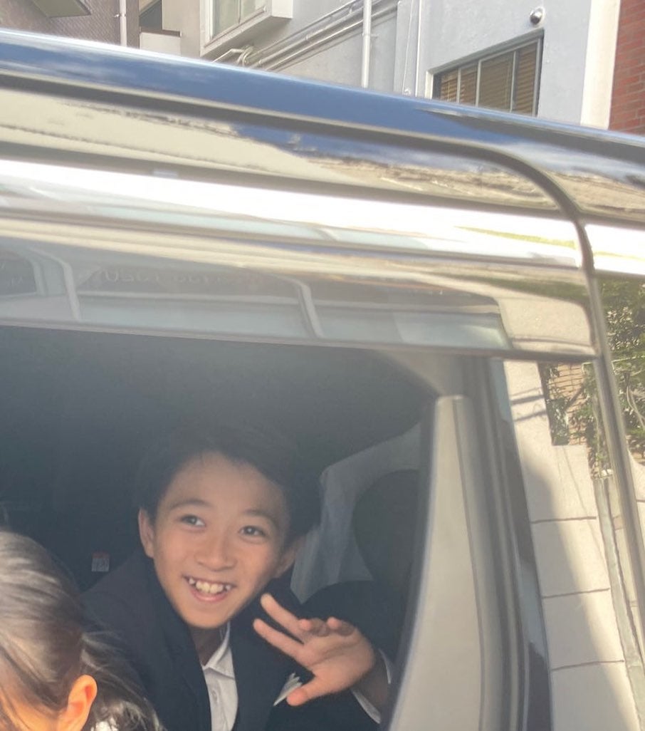 「ママにソックリ😍」市川海老蔵が10歳息子の最新ショットを公開❗️