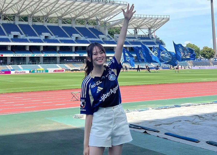 ソックスは“アンリ履き”派！？元乃木坂46・山崎怜奈がJ1町田ホームに降臨
