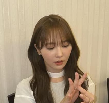 元日向坂46・加藤史帆が「髪の毛のびのび先生」に！？最新ショットを披露！