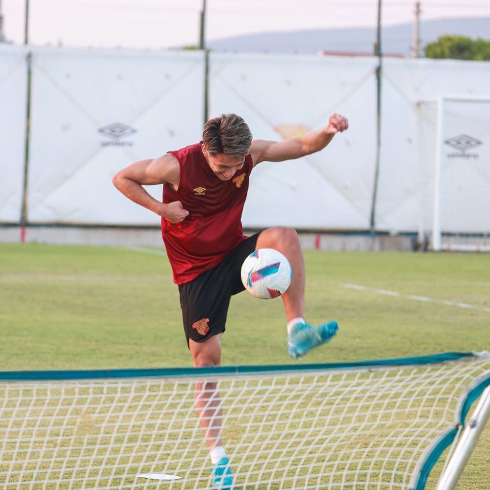 新天地トルコで奮闘中の松木玖生、楽しくトレーニングに励む様子が公開される