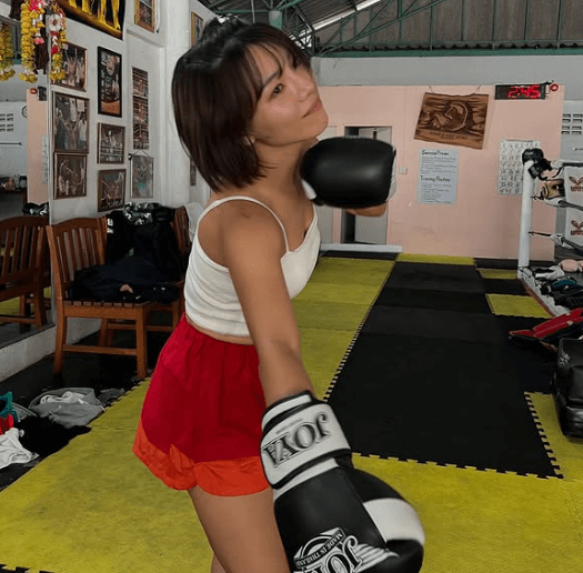 「可愛すぎてしびれた」人気アクション女優、ボクサー女子になり”チョッピングライト”をぶちかます「はじめの一歩作者も注目だな」