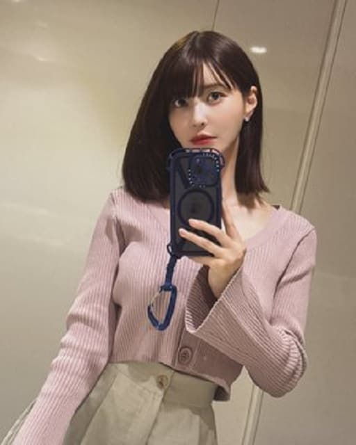 タレント 岸明日香が”整いすぎてる”自撮りを投稿！ファンから「AIと間違うくらい美人」と驚愕の声