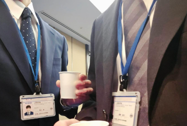 「顔！顔！顔！」松坂桃李があの仲良し俳優とのツーショット披露でファン歓喜