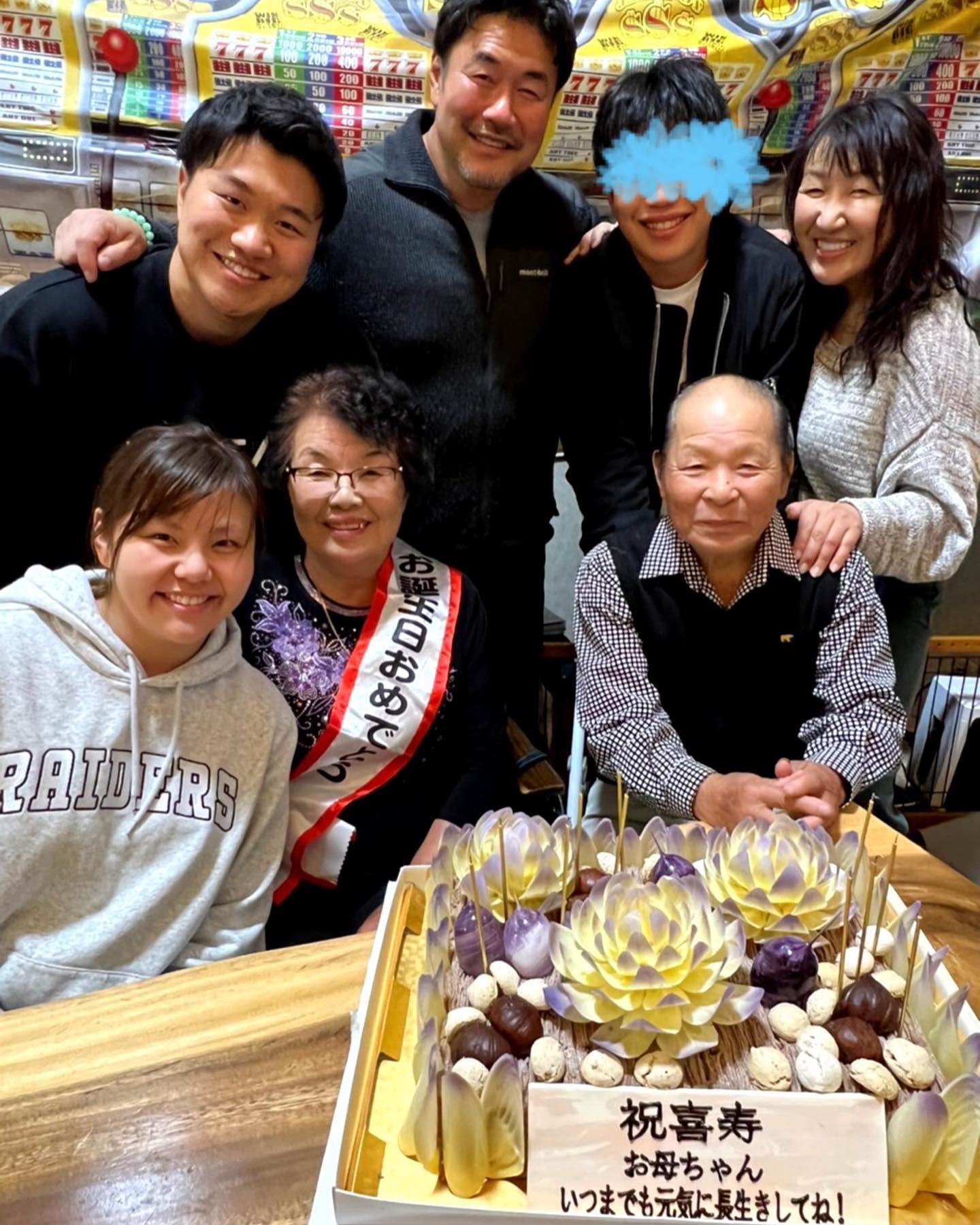 北斗晶が母の喜寿をお祝い🎂🎉家族Sに「みんなお顔が似ていて、これが家族って感じですね〜」