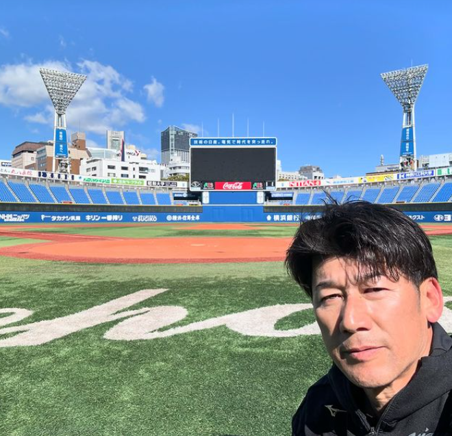 DeNA監督・三浦大輔が久々のハマスタへ！「やっぱり番長はハマスタが似合います😆❤︎」