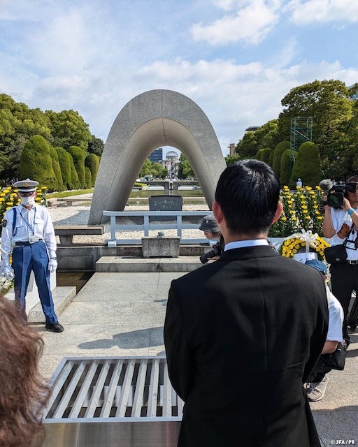 日本代表・森保一監督が広島平和記念式典に参列　生まれ育った地で平和への祈りを捧ぐ