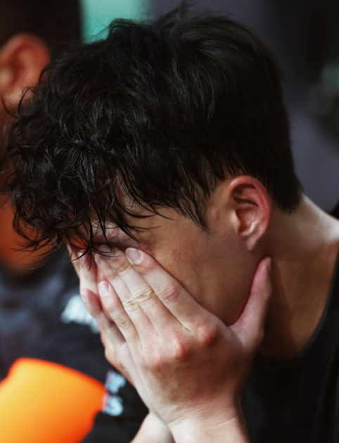 トッテナム退団明言のソン・フンミンが観客の前で涙