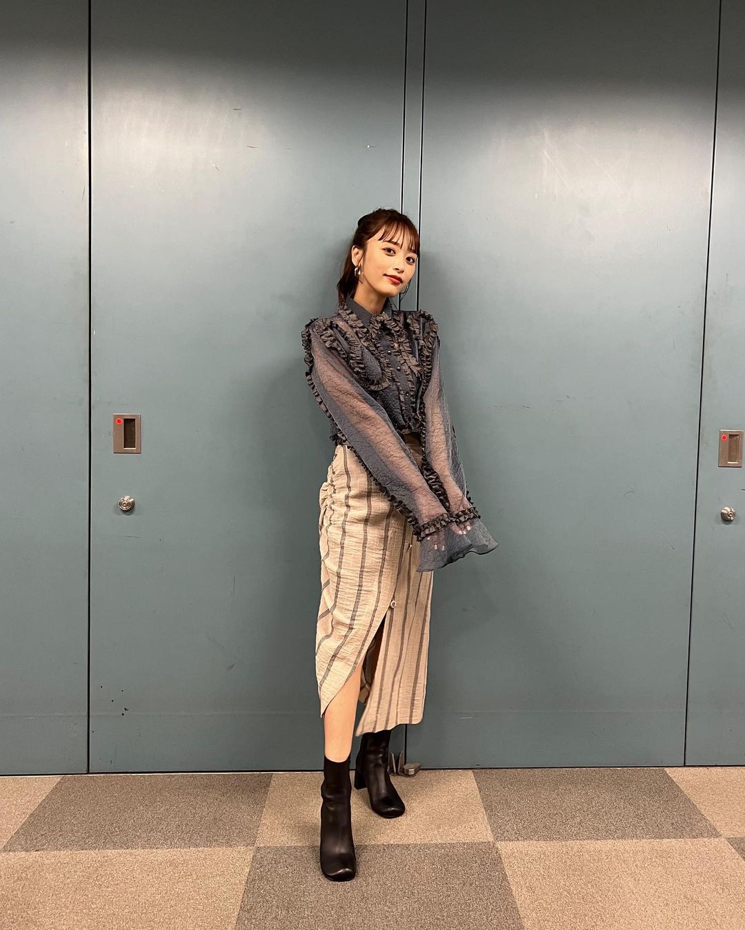 「サイコッチョーやったね😍」近藤千尋さんが壁とのリンクコーデを披露