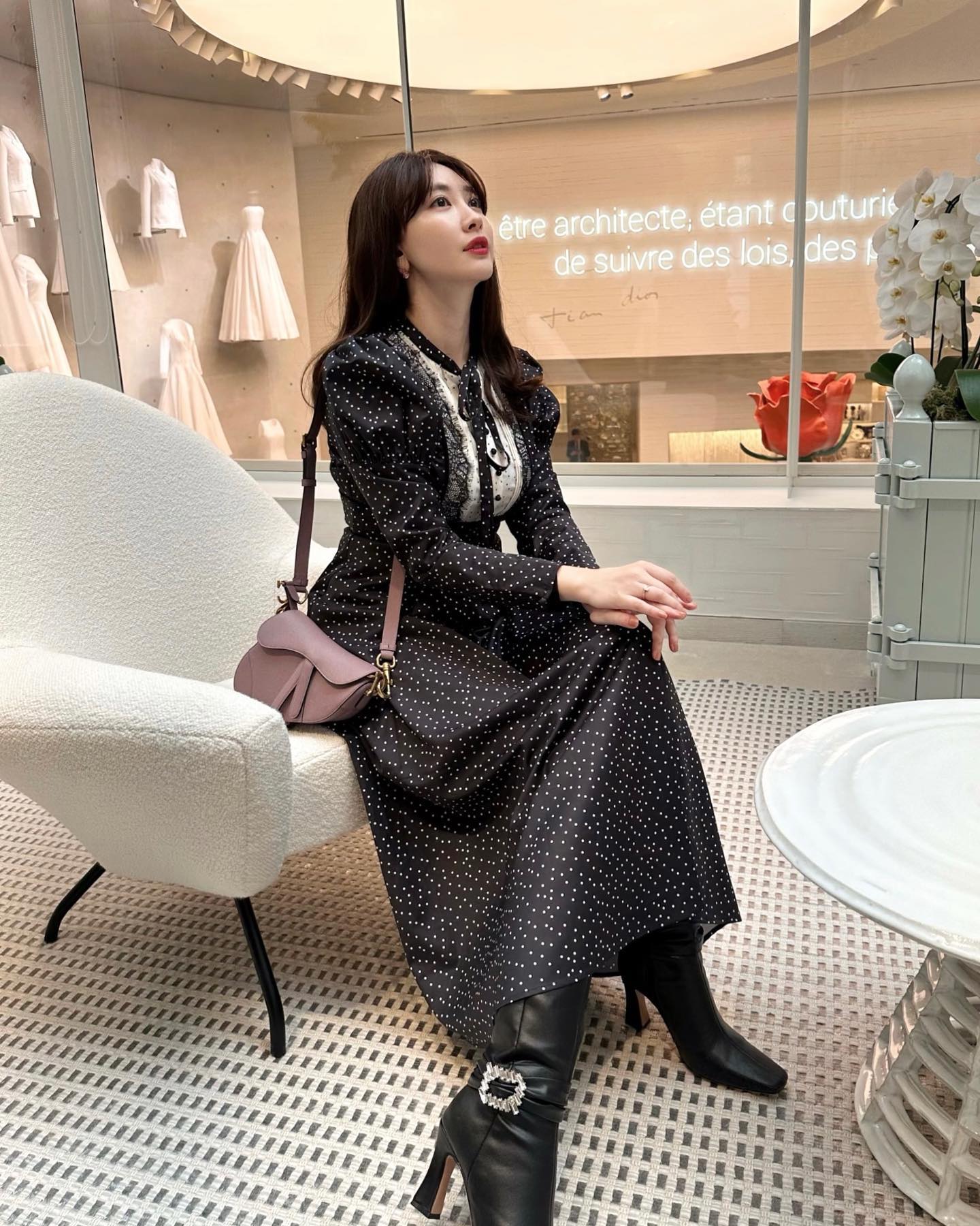 直視できない😻こじはるの西洋コーディネートが美しすぎると話題に❗️