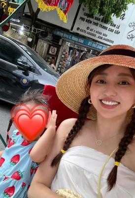 菊地亜美がベトナム旅行中の家族写真を披露 「とにかく目の前から〇〇がやってきてスリリングな体験」