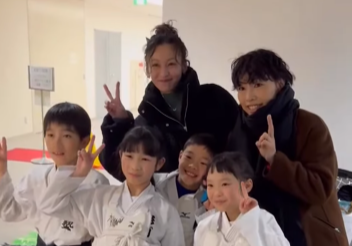 西山茉希、岐阜の空手強化練習会を訪問！「チームプレーの美しさに感動」
