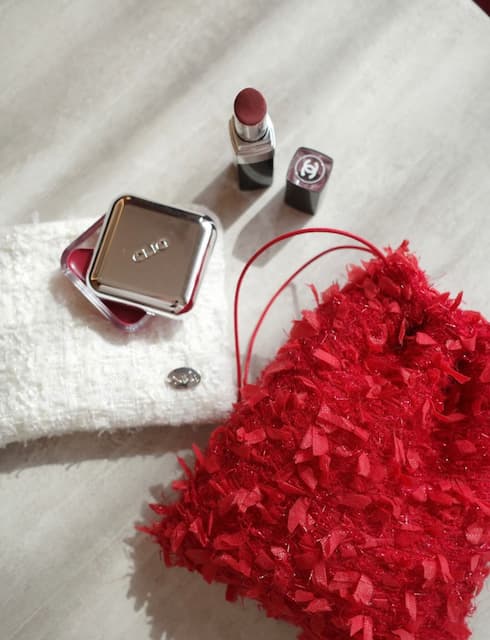 「モフモフなポーチかわいいっすね〜」山本里菜アナの“new porch”にファンからコメント続々