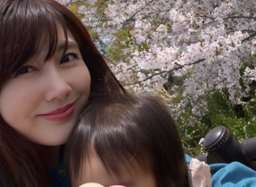 安めぐみが長女との春のひとときを公開！ファン絶賛の“満開フォト”とは？