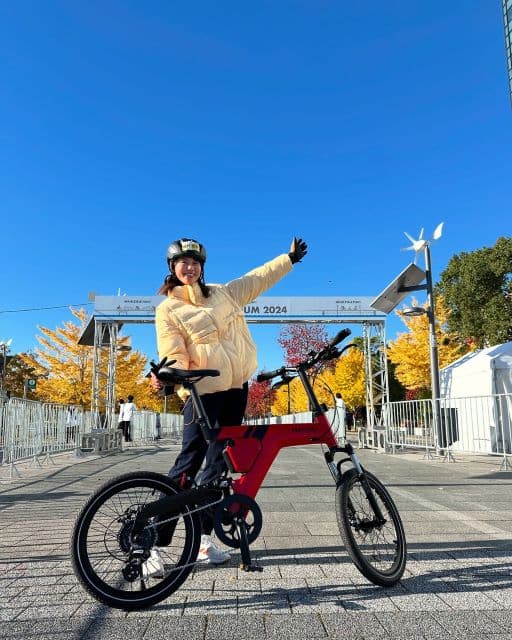 「亜美ちゃんの自転車カッコいい」稲村亜美、青空の下自転車とポーズ！自転車づくしスポーツづくしの一日を過ごす