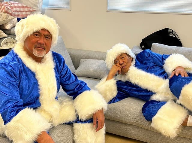 「エヘヘ」嘘泣きがバレた？ 武藤敬司が長州力とのサンタ2ショットを公開！