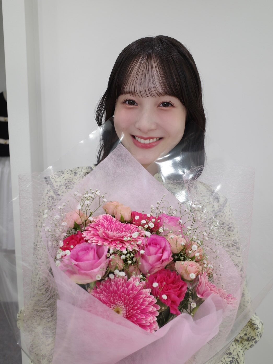 本田紗来、透明感溢れるオフショットが話題