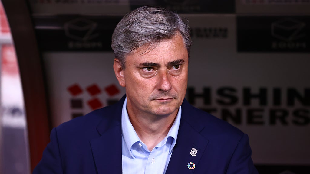 混乱続く浦和レッズ、ヘグモ監督が電撃解任　後任はスコルジャ監督が復帰