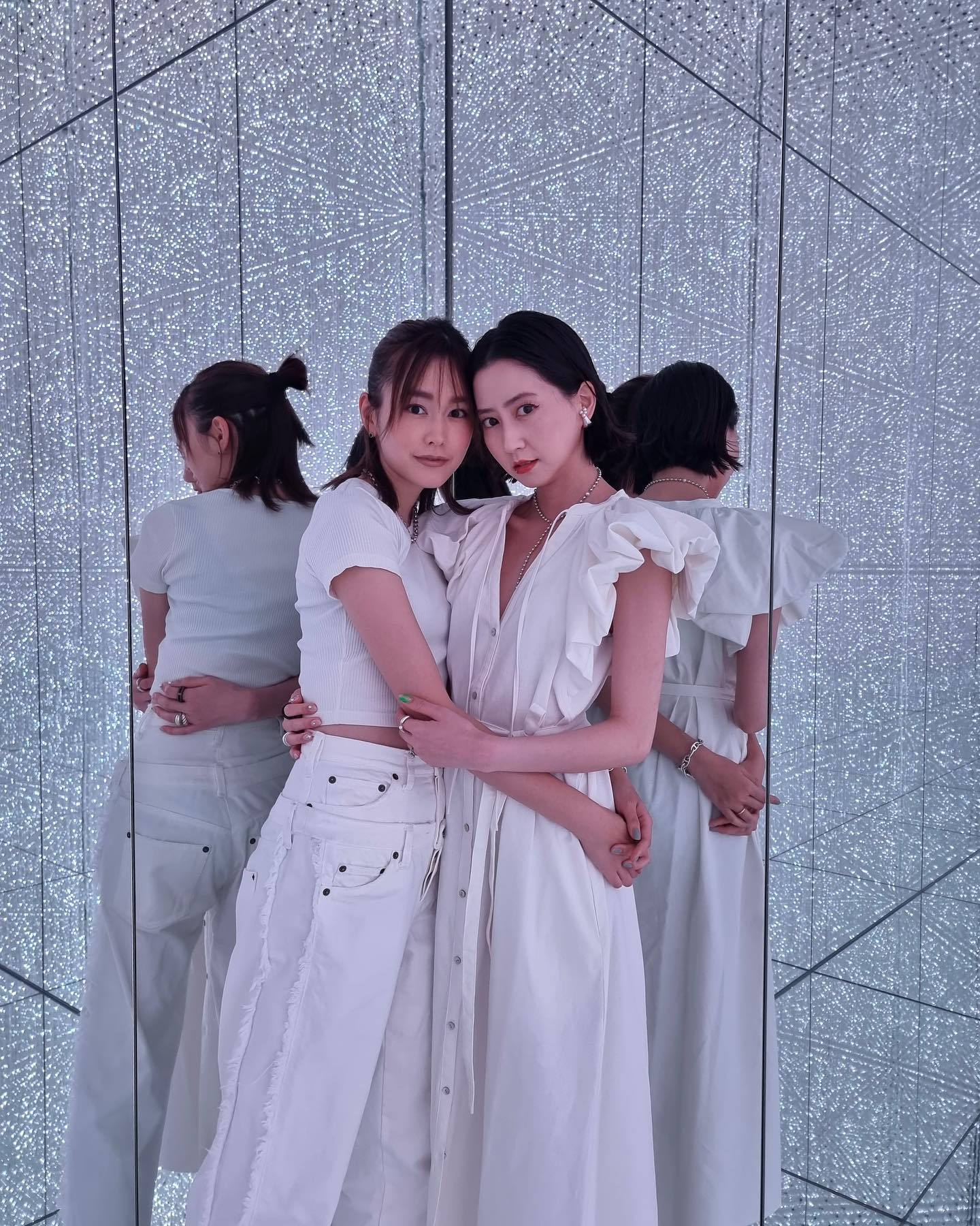 「みれまゆ最高🥲」桐谷美玲さん&河北麻友子さんのチームラボショットが美しすぎる😭💖