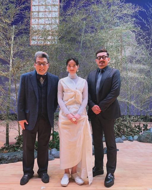 のんが豪華3ショットを公開📸ホワイトコーデが美しすぎると話題に🤍