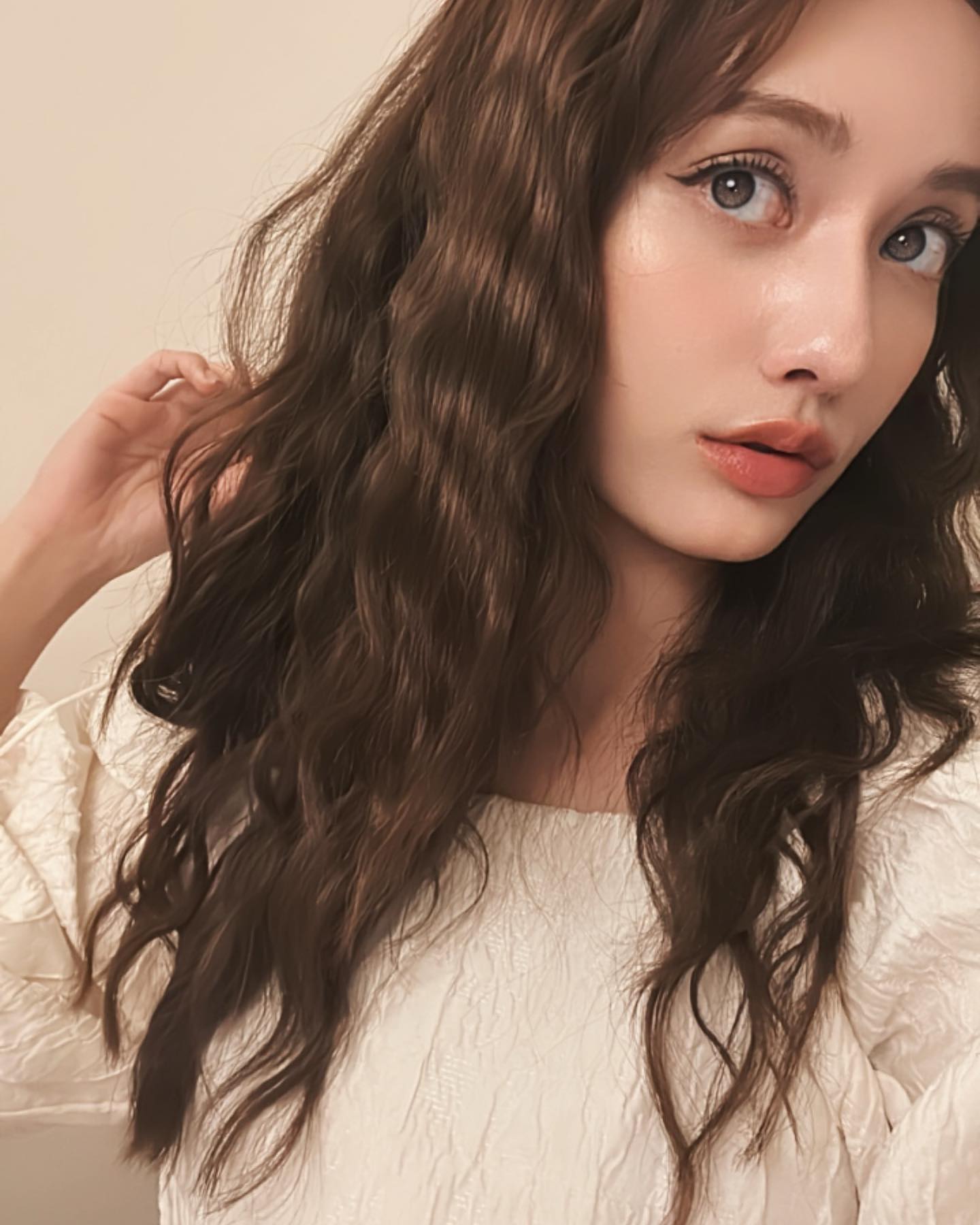 谷まりあが雰囲気ガラリ👀激かわショット公開し話題に✨「世界一です🔥」