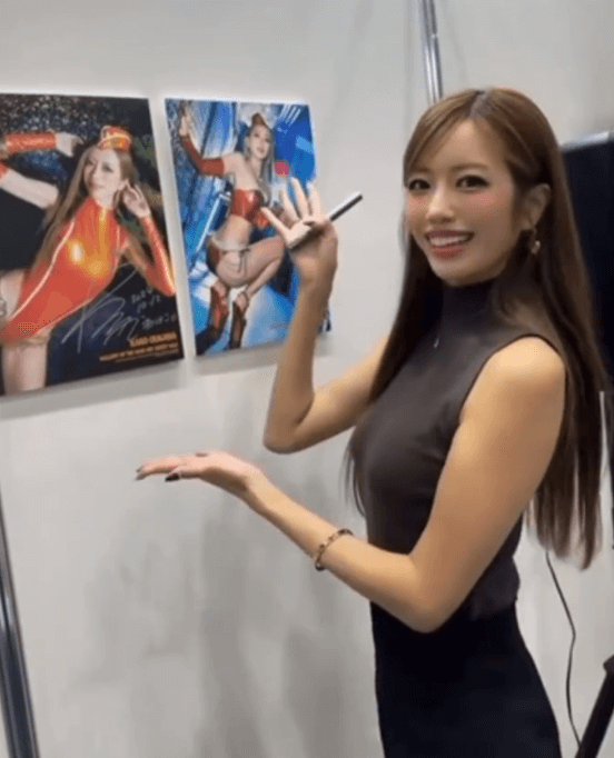 ラウンドガール・央川かこ、サイン会で魅せた究極美！ファン「超綺麗だよー」とメロメロに