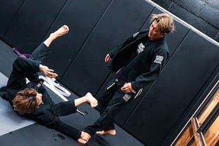 皇治、相手を投げ飛ばす？！師匠絶賛