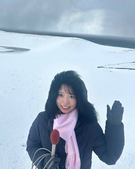 美人気象予報士・町田朱理、雪化粧の鳥取砂丘からお届け！「人生でいちばんの強風、風雪を味わいました」