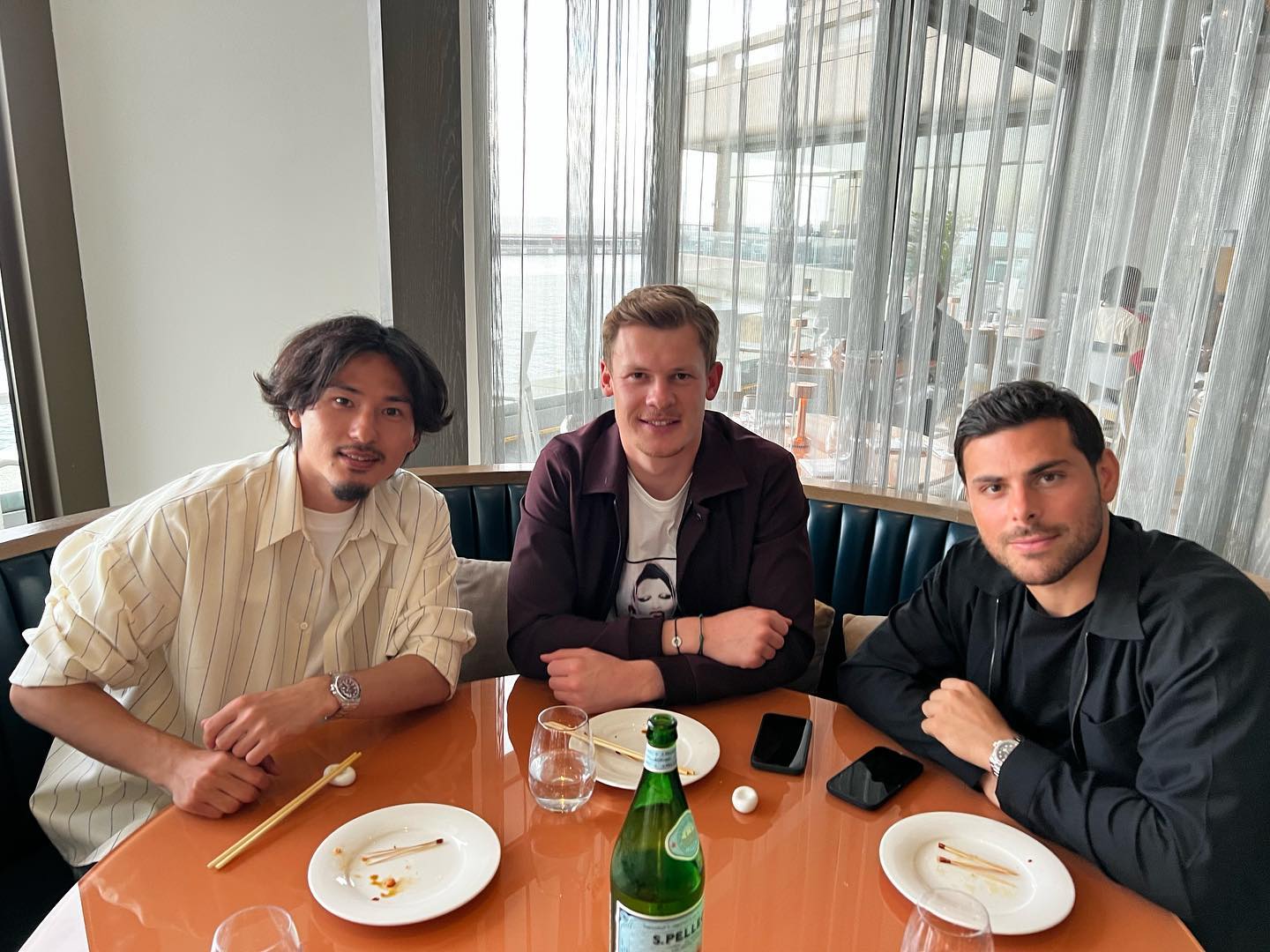 ドイツメンバーと仲良し❤️サッカー・南野拓実がチームメイトと会食✨