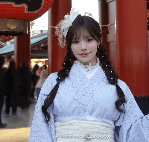 「さすがオシャレ番長！」人気ラウンドガール、”水色和服の浅草ショット”を公開！