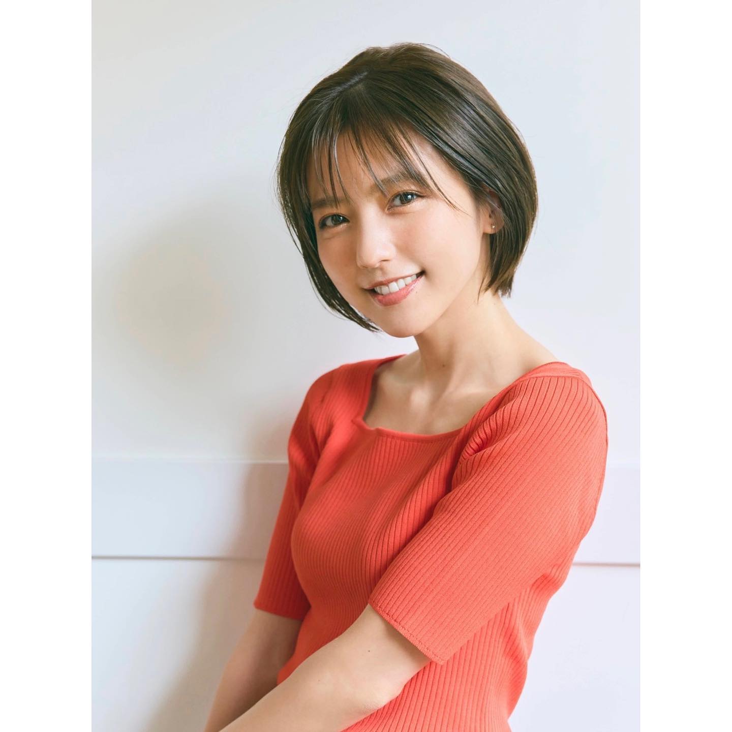 ロングヘアーをバッサリ✂️💥真野恵里菜さんのショートボブ姿が可愛すぎると大絶賛❗️