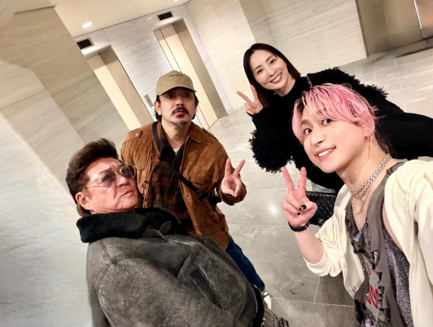 小沢仁志、Snow Man東京ドーム公演を満喫　豪華メンバー集合ショットに反響