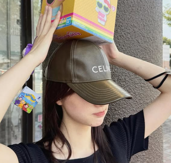 フォロワー200万人突破に大喜び！生見愛瑠、“まねね”とのおちゃめなオフショットを披露