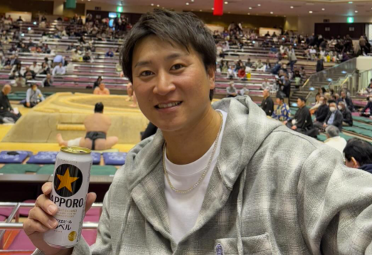 元西武の金子侑司が大相撲観戦　相撲部屋訪問で力士体験も