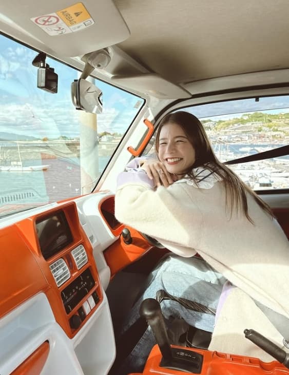 人気タレント〇〇が憧れの軽トラが納車完了！河内みかん色にテンションMAX