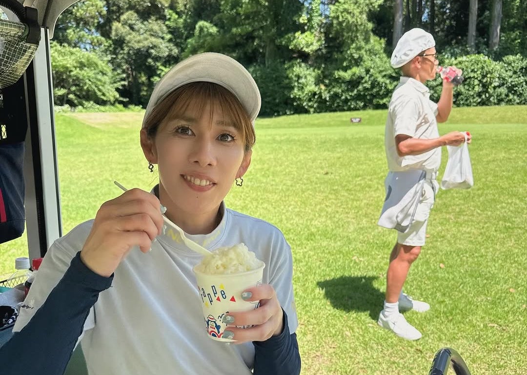 「かき氷始めました」吉田沙保里、炎天下ゴルフの爽やかショットに「右後ろの人気になりすぎるww」「呼ばれてない」の声も