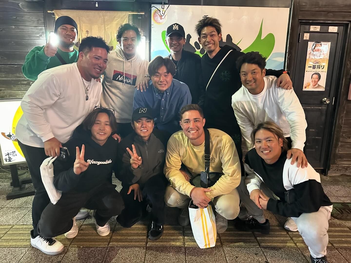 ソフトバンク・又吉克樹が”沖縄県人会”ショット公開📸「最強野球チームできますね😂」
