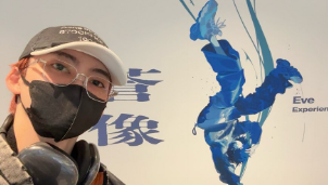 超特急ユーキ、Eveの展示会「蒼像」に大興奮！「頭の中が体験できるのが素晴らしすぎた！」