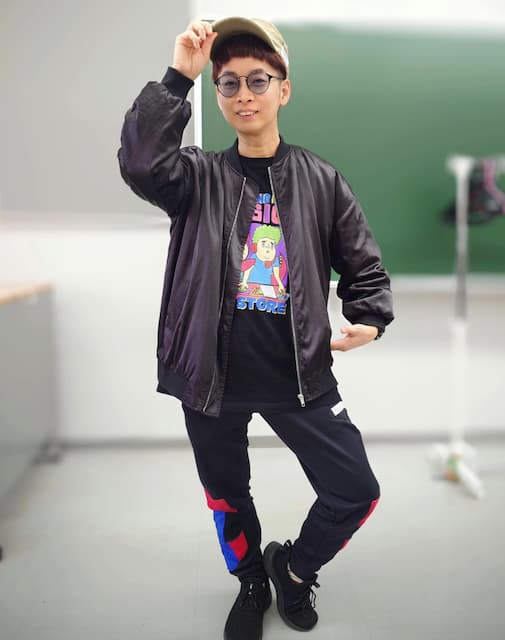 あの人気芸人が“私服データ”を公開！「実際の私服データヒィア」