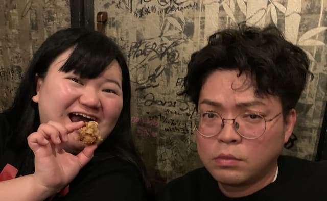 ヤーレンズ出井、オダウエダ植田とのツーショット公開！ 「変な生き物ですよね～！！」と興味津々