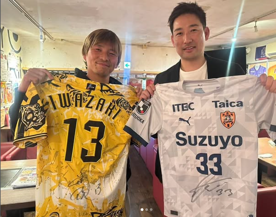 阪神・岩崎優が乾貴士とYouTube撮影！ユニフォーム交換も